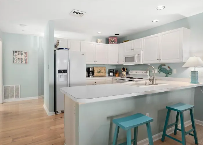 Beautiful 3 Bedroom With Bay Views, Indoor And Outdoor Pools! Holiday home Ocean City
