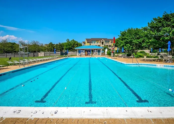 Beautiful 3 Bedroom With Bay Views, Indoor And Outdoor Pools! *